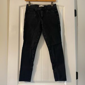 Black Skinny jeans Gap size 27
